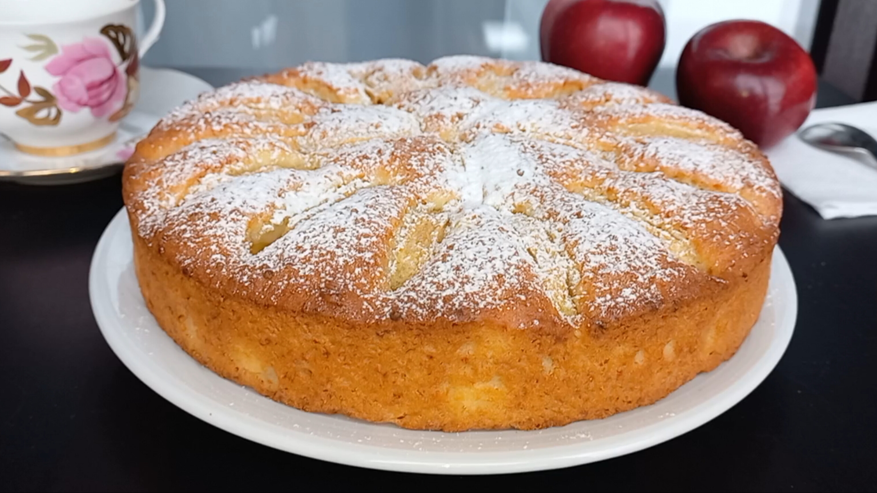 Яблочный пирог или ШАРЛОТКА по новому! Очень нежный и легкий пирог! смотреть онлайн