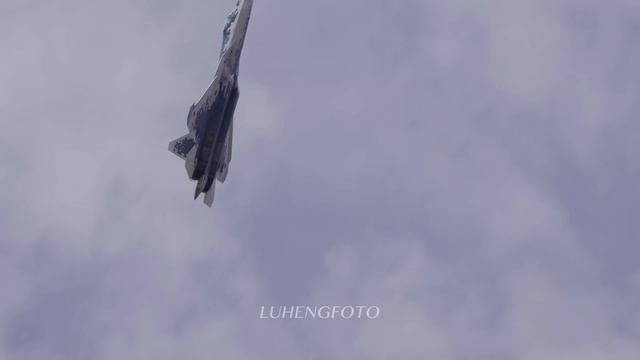 Su-57 crazy flying demonstration at ZhuHai Airshow 2024 смотреть онлайн