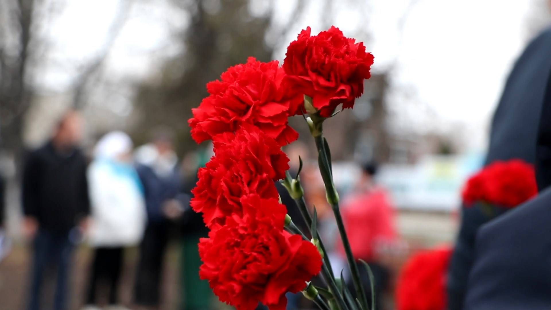В Скопине установили бюст генерал-лейтенанту Николаю Леонову смотреть онлайн