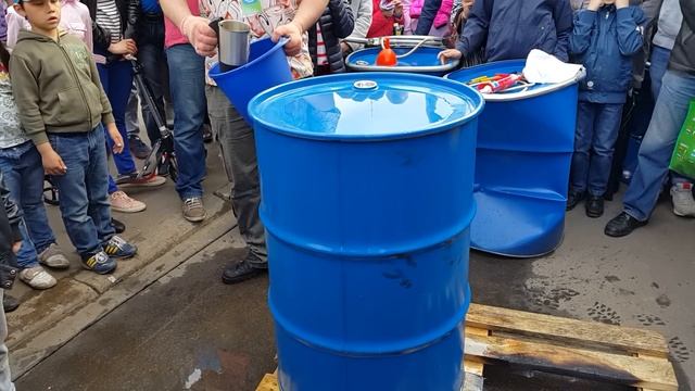 Гарик Харламов: как расплющить бочку с помощью воды? смотреть онлайн