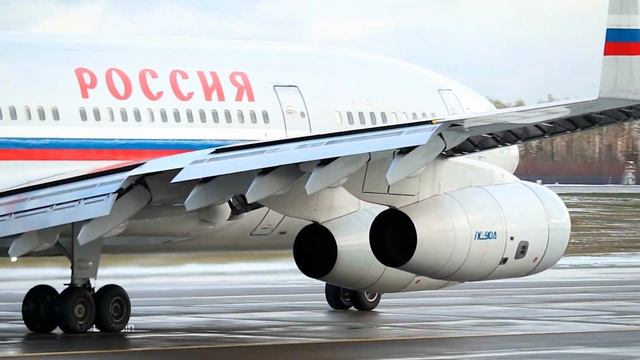 Ilyushin IL-96 the most reliable plane in the world. Close up taxiing and taking off on wet runway. смотреть онлайн