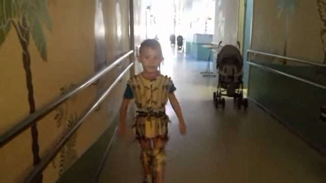 Матвей в костюме. Реабилитационный центр Детство смотреть онлайн