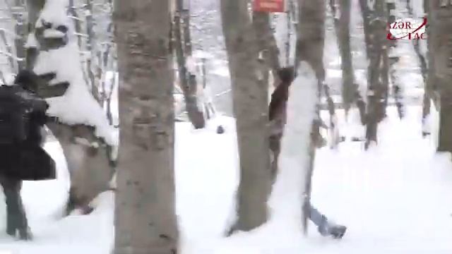 Радость детей, покрытые льдом дороги и лес Гечреш, окутанный в белое покрывало смотреть онлайн