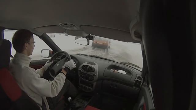 2015.01.04. Лужа на ледовой трассе смотреть онлайн