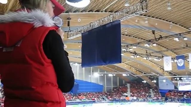 MAD FANS!!! - Martina Sablikova wins 1500 meters смотреть онлайн