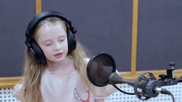 Музыкальный номер - Лабрадоры (исполняет Лиза)