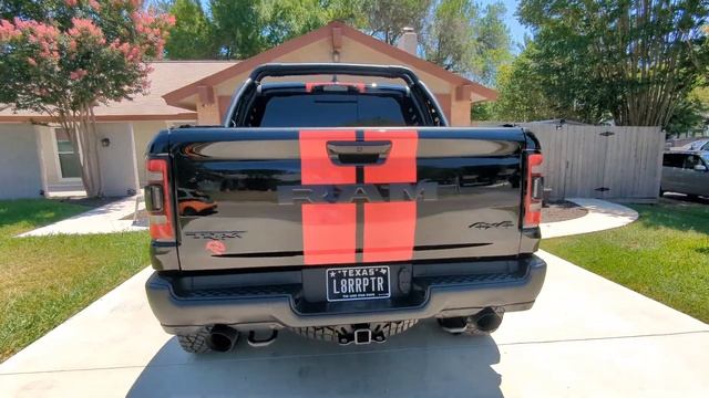 walk around TRX with stripes, graphics applied to sides and rear window. смотреть онлайн