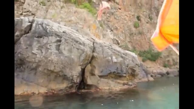 Прыжки со скал в Крыму/ Cliff Diving in Crimea смотреть онлайн