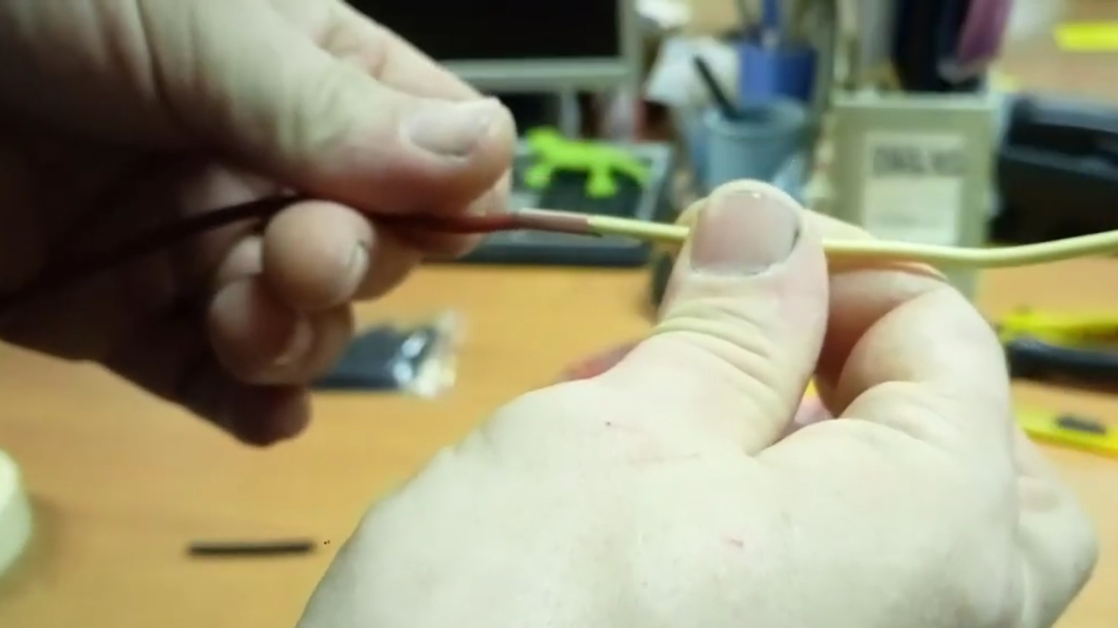 Как соединить нагревающий (углеродный) кабель с питающим проводом 220V.