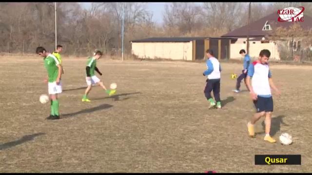 Həm futbol klubunun təsisçisi, həm məşqçisi, həm də oyunçusudur смотреть онлайн