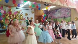 Танец на выпускном в детском саду "Мальчики и девочки"