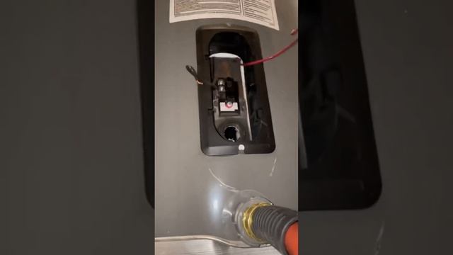 Replacing the lower element and thermostat on an electric water heater. #plumbing #plumber #howto смотреть онлайн