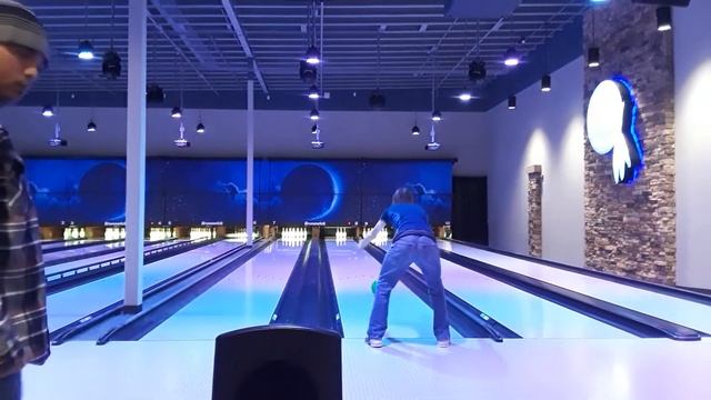 Me and Sean bowling @ Bear River Family Resort part 3 смотреть онлайн