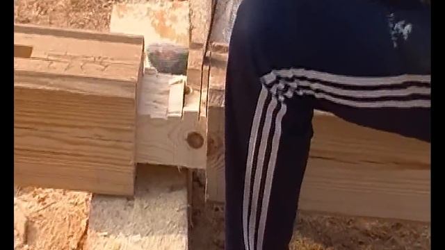 Запил чашек в брусе бензопилой смотреть онлайн