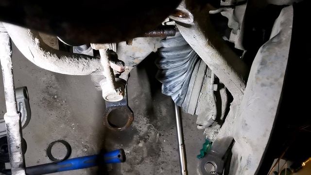 Rodzina4x4: wymiana sworznia dolnego wahacza w Toyota Land Cruiser Prado 120 J12 смотреть онлайн