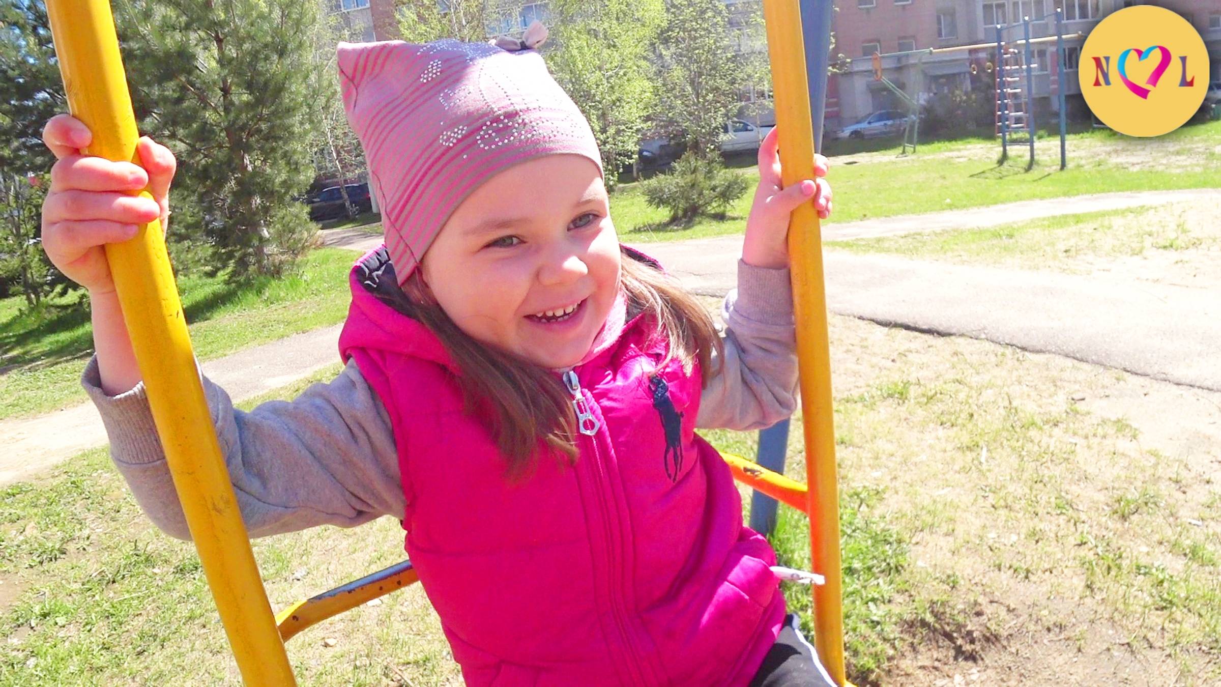VLOG Настя с мамой играют во дворе Скоро ЛЕТО!!! Видео для детей [4k UHD] 0+