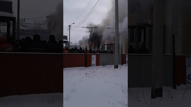 Пожар на Тенгизе - сгорело общежитие смотреть онлайн