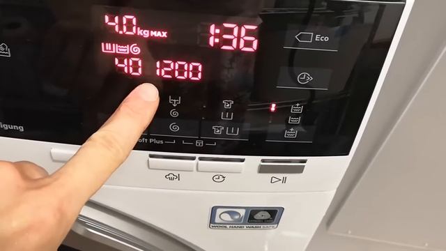 Как стирать ПУХОВИК. Как постирать пуховик в МАШИНКЕ. Как РАЗБИТЬ КОМКИ пуха за 5 мин. смотреть онлайн