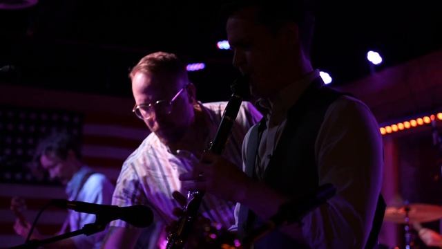Blair Crimmins and The Hookers on Overtones LIVE "Lock That Door" смотреть онлайн