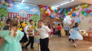 Вход на выпускной