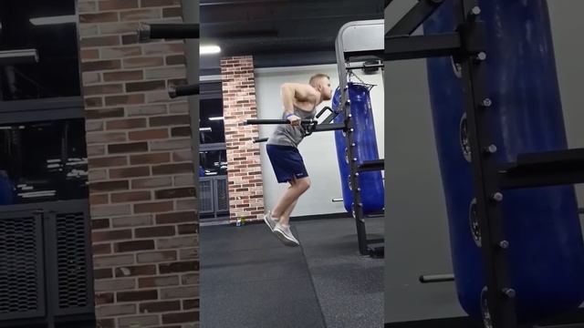 Отжимания на брусьях на максимум. смотреть онлайн