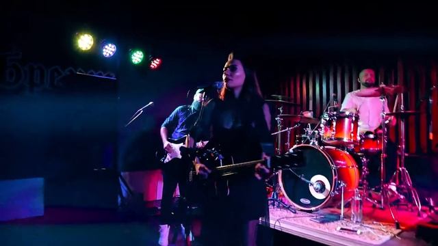 Madame Jojo's 5 pp band смотреть онлайн
