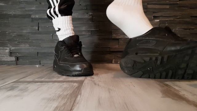 My best friends black Air Max 90s смотреть онлайн