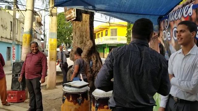 pastor junior Dios lo usa como profeta y leda palabra al pueblo, jueves de gloria смотреть онлайн