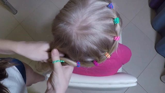 Прическа с разноцветными резинками | Прически для девочек смотреть онлайн