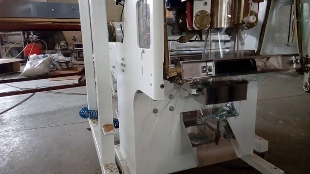 Упаковка болтов / Автомат для фасовки и упаковки метизов крепежа смотреть онлайн