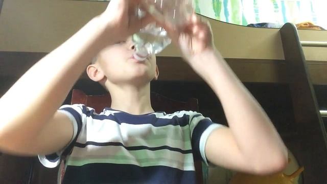 2 бутылки воды за 1 миеэнутк смотреть онлайн