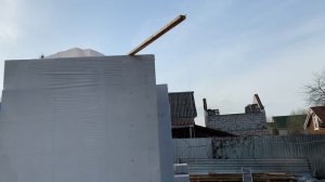 Кладка первого ряда блока, выставление диагоналей.