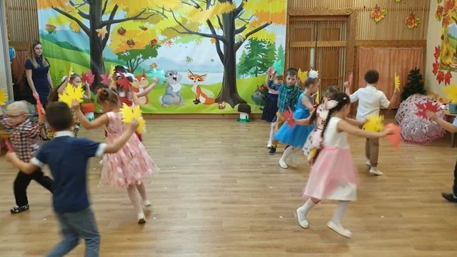 Танец "Листопад" на осеннем утреннике в подготовительной группе детского сада смотреть онлайн