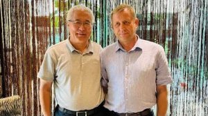 Мы едем на переговоры с хозяином зоопарков в Китае, а так-же владельцем отелей!