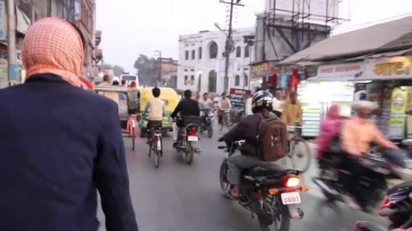 Поездка на велорикше по улицам Варанаси (Индия)