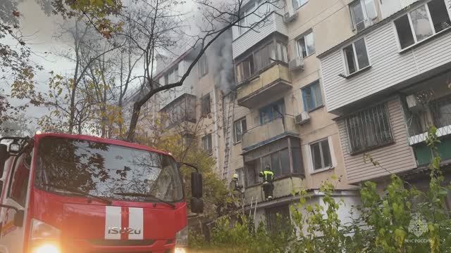 Пожар в севастопольской пятиэтажке потушили силы МЧС России смотреть онлайн