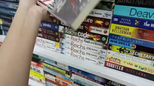 POV: You're book shopping with me | book shopping vlog смотреть онлайн