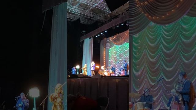 Robert Plant and Alison Krauss - When the Levee Breaks - Leader Bank Pavilion - Boston, MA 9/9/22 смотреть онлайн