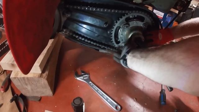 Front and rear axle installation 1983 Honda big red смотреть онлайн