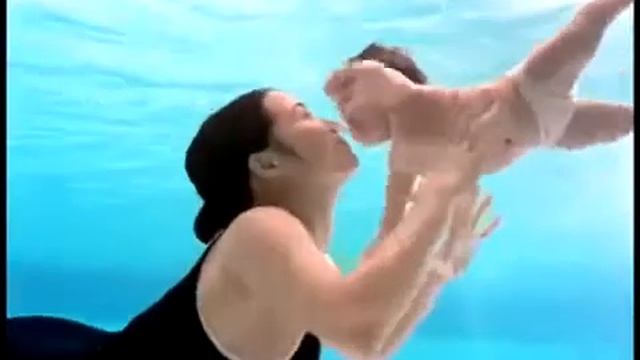 Малыш под водой смотреть онлайн