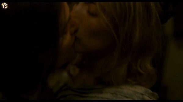 Ammonite (2020) - Kate Winslet & Saoirse Ronan Kiss / Love Scene