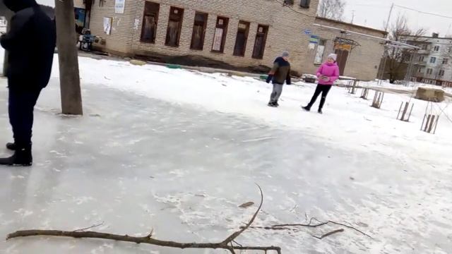 Катаемся на льду смотреть онлайн