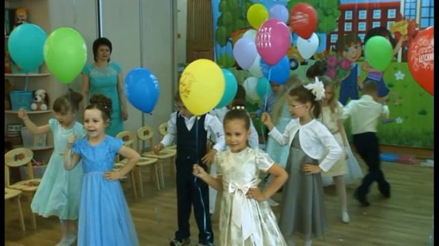 Вход на выпускной утренник | Снова в этом зале звёзды засияли | Танец с шарами смотреть онлайн