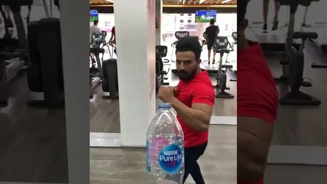 #Egyptian_superman
Emad Yousef challenge in Jason statham’s . #bottlecapchallenge تحدي الازازة смотреть онлайн