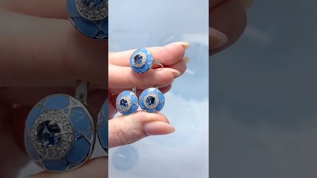 Серебряное кольцо родированное с фианитами и эмалью белой СФ-352 смотреть онлайн