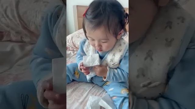 #like #live #love #lovely #可愛 #bb #pamper #cute #cutebaby #玩紙巾 #tempo #玩具