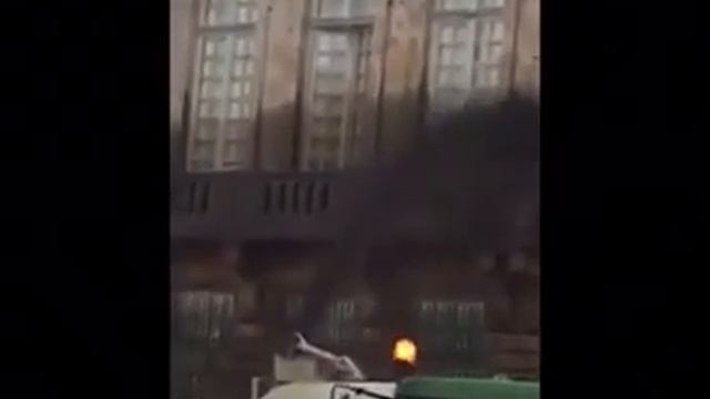 Здании Министра облили мазутом смотреть онлайн