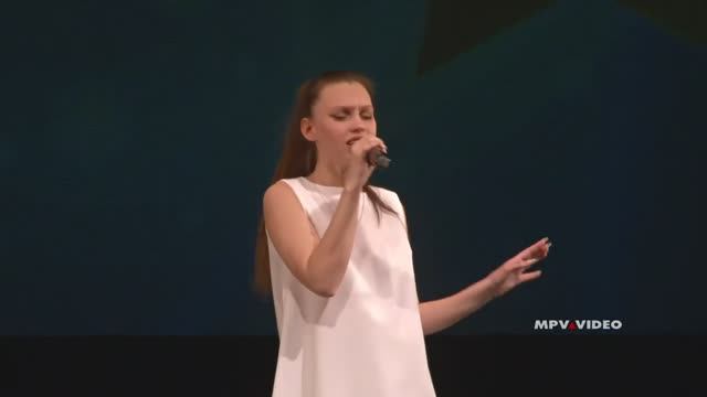 Отличное вокальное исполнение ~ девушка песня на английском языке смотреть онлайн