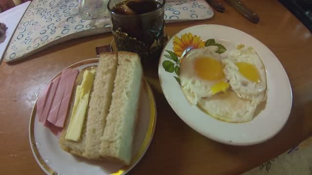 Так ЗАВТРАКАЮТ 25% жителей НАШЕЙ страны! смотреть онлайн