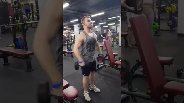 ТОП 3 УПРАЖНЕНИЙ НА ПЛЕЧИ В ЗАЛЕ. Как накачать мощные плечи? смотреть онлайн